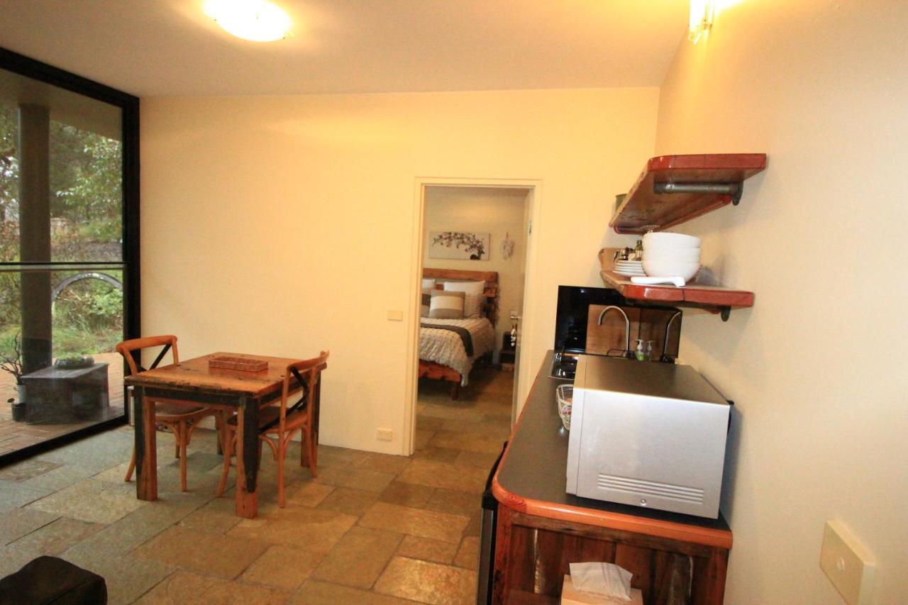 Down To Earth Farm Retreat Apartment Sarsfield Bagian luar foto